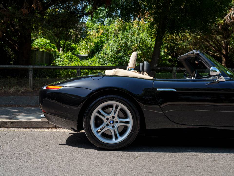 Image 14/30 of BMW Z8 (2003)