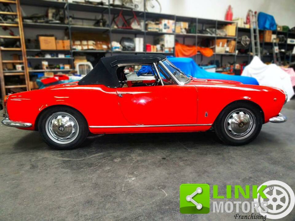Image 3/10 of Alfa Romeo Giulia 1600 Spider Veloce (1964)