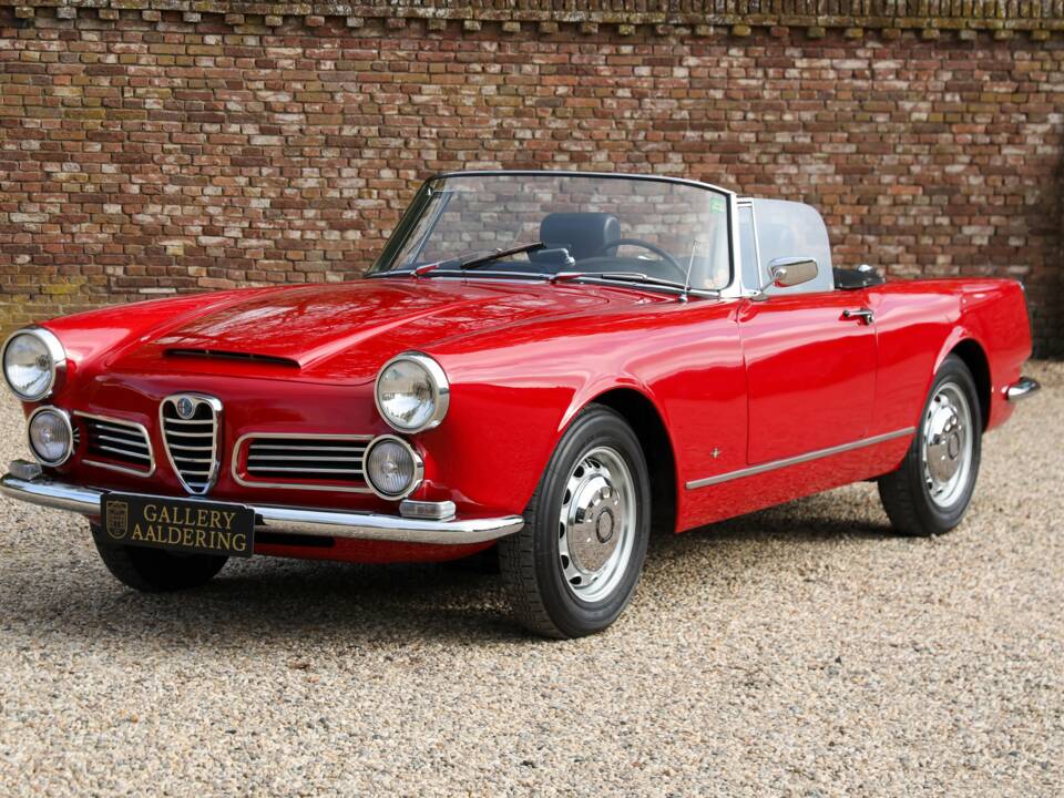 Image 40/50 of Alfa Romeo 2600 Spider (1962)