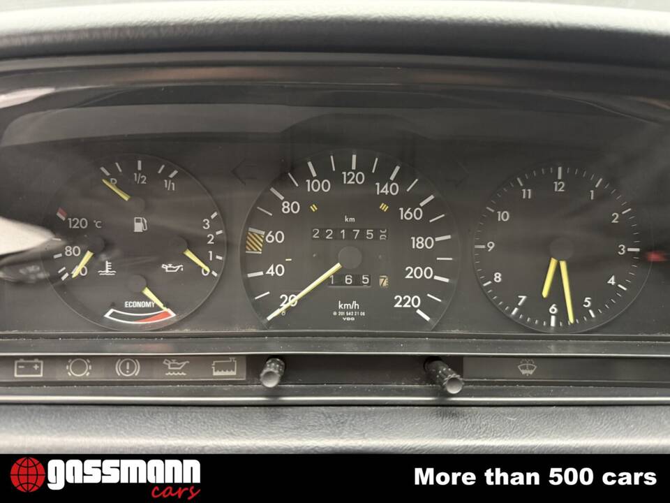 Bild 10/15 von Mercedes-Benz 190 E (1985)
