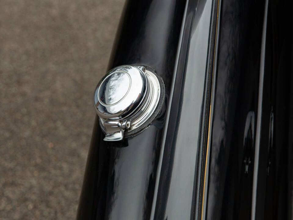 Image 43/50 of Bentley 4 1&#x2F;4 Litre (1938)
