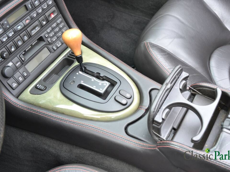 Image 48/50 of Jaguar XKR &quot;Silverstone&quot; (2000)