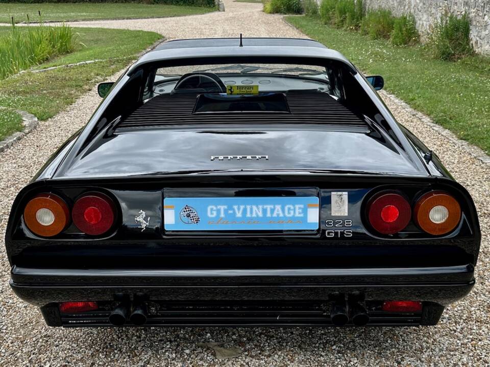 Bild 14/86 von Ferrari 328 GTS (1988)