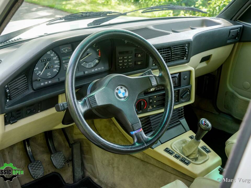 Image 7/51 of BMW M 535i (1985)