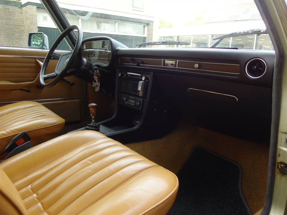 Image 57/95 de BMW 2500 (1977)