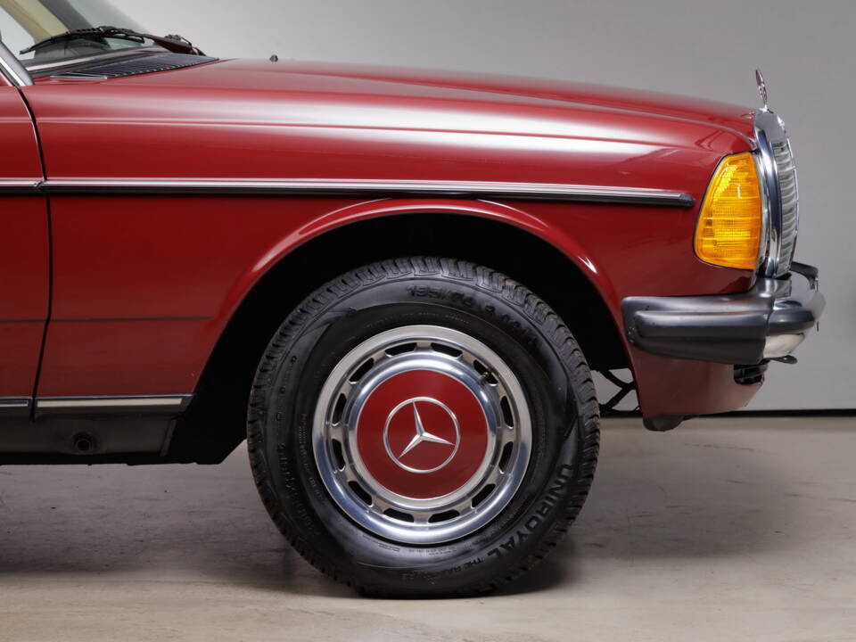 Image 23/50 of Mercedes-Benz 230 TE (1985)