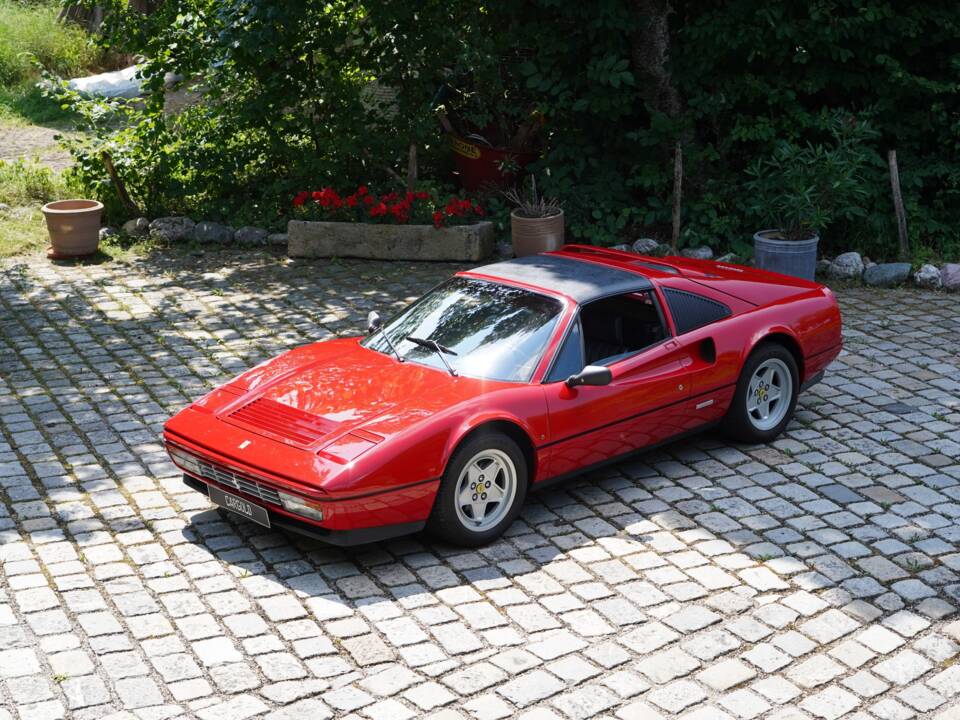 Bild 1/12 von Ferrari 328 GTS (1988)