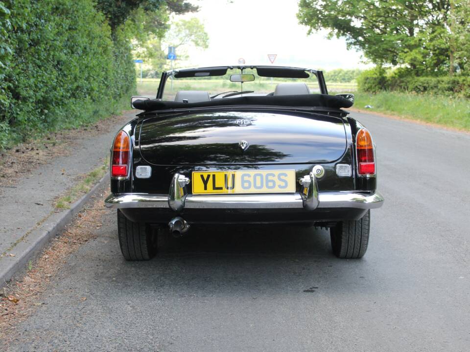 Image 6/17 of MG MGB (1978)