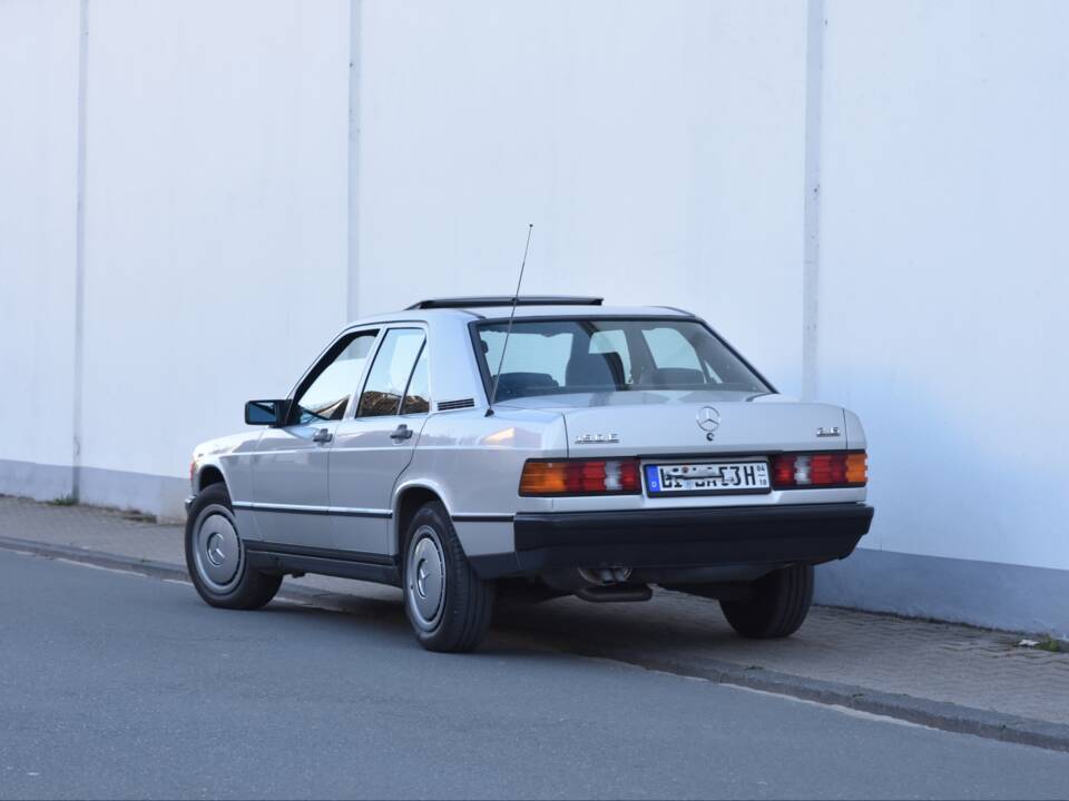 Image 4/18 of Mercedes-Benz 190 E 2.6 (1987)