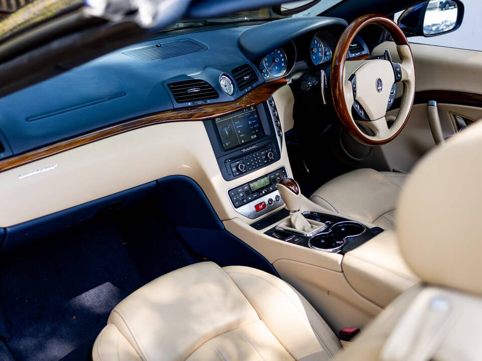 Immagine 9/36 di Maserati GranCabrio 4.7 (2010)