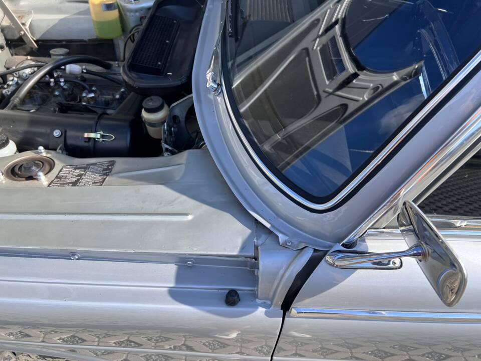 Image 15/30 of BMW 2000 tilux (1968)