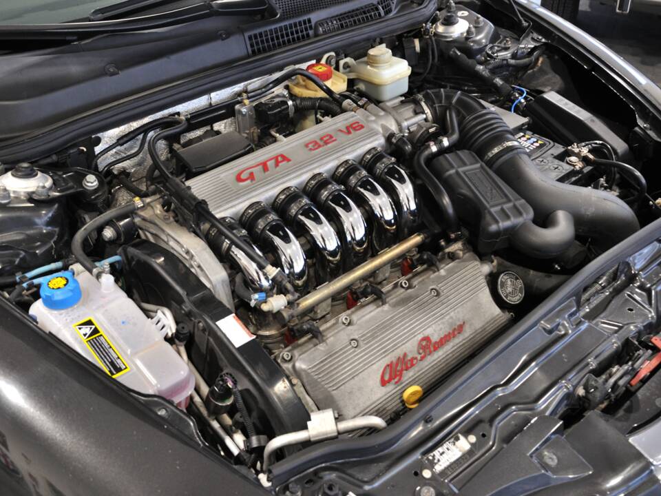 Image 3/27 of Alfa Romeo 147 3.2 GTA (2002)