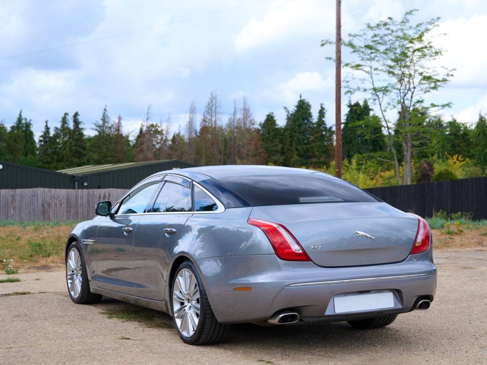 Bild 13/50 von Jaguar XJ 5.0 (2010)
