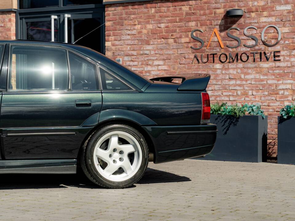 Image 18/75 of Lotus Carlton (1991)