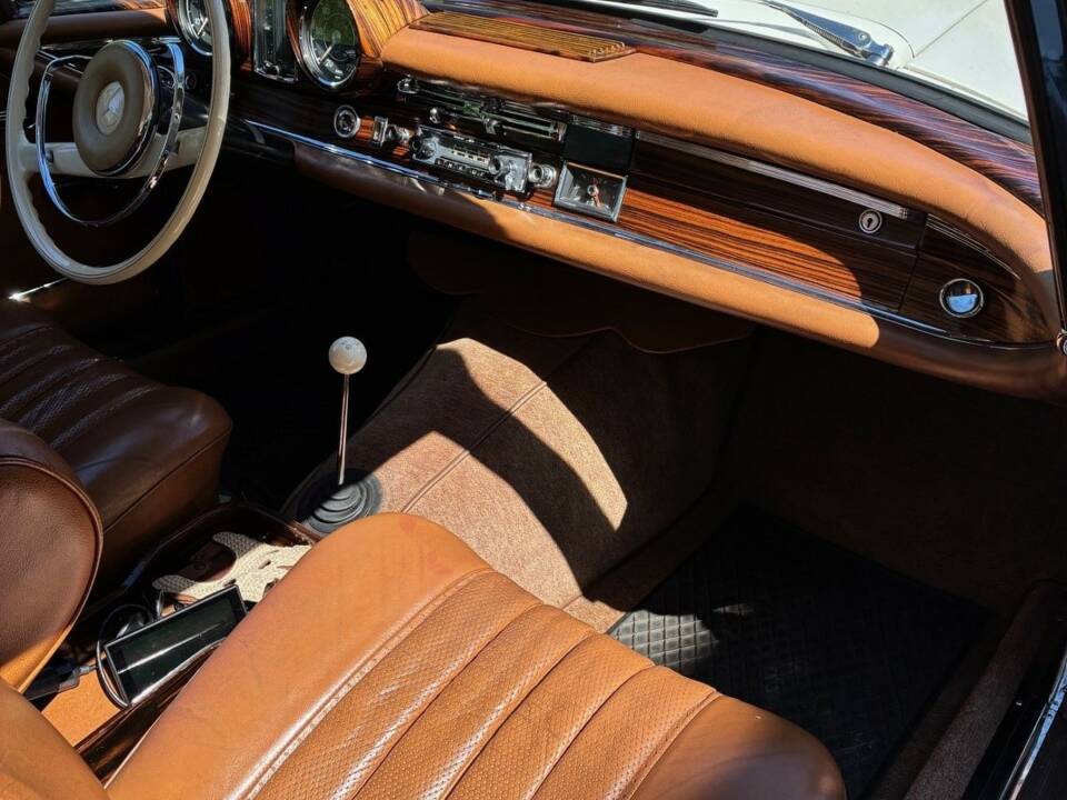Image 8/19 of Mercedes-Benz 250 SE (1965)