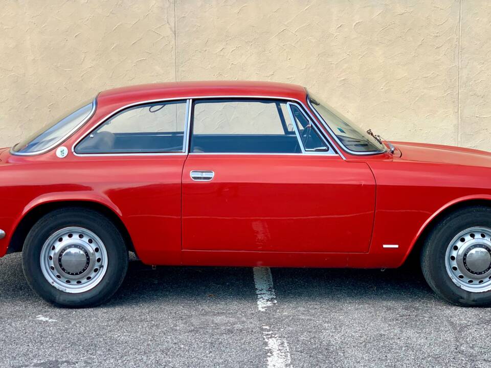 Bild 2/19 von Alfa Romeo Giulia 1300 GT Junior (1969)