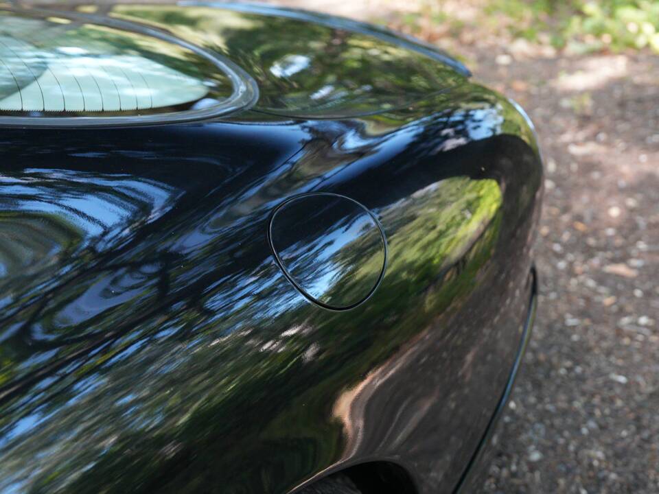 Image 41/50 of Jaguar XKR (1998)