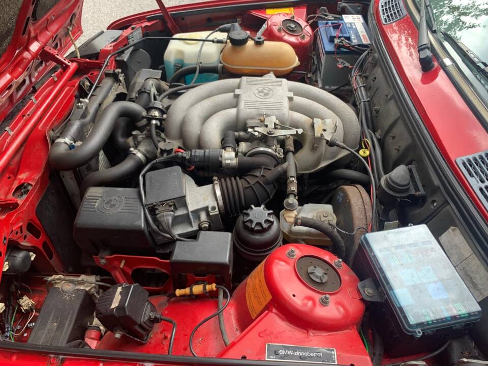 Bild 8/12 von BMW 325i (1986)