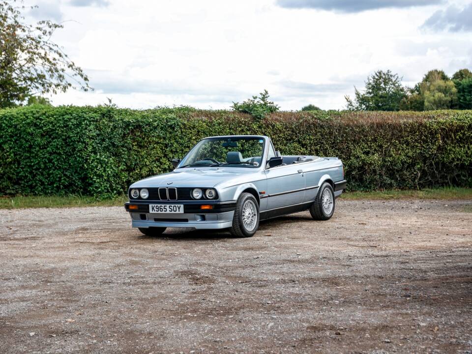 Immagine 11/28 di BMW 318i (1993)