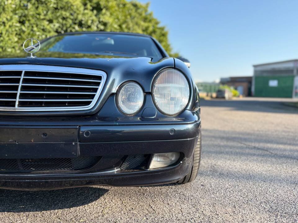 Image 17/24 of Mercedes-Benz CLK 430 (2000)