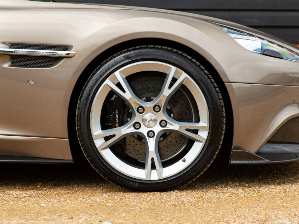 Image 8/97 of Aston Martin Vanquish S Volante (2018)