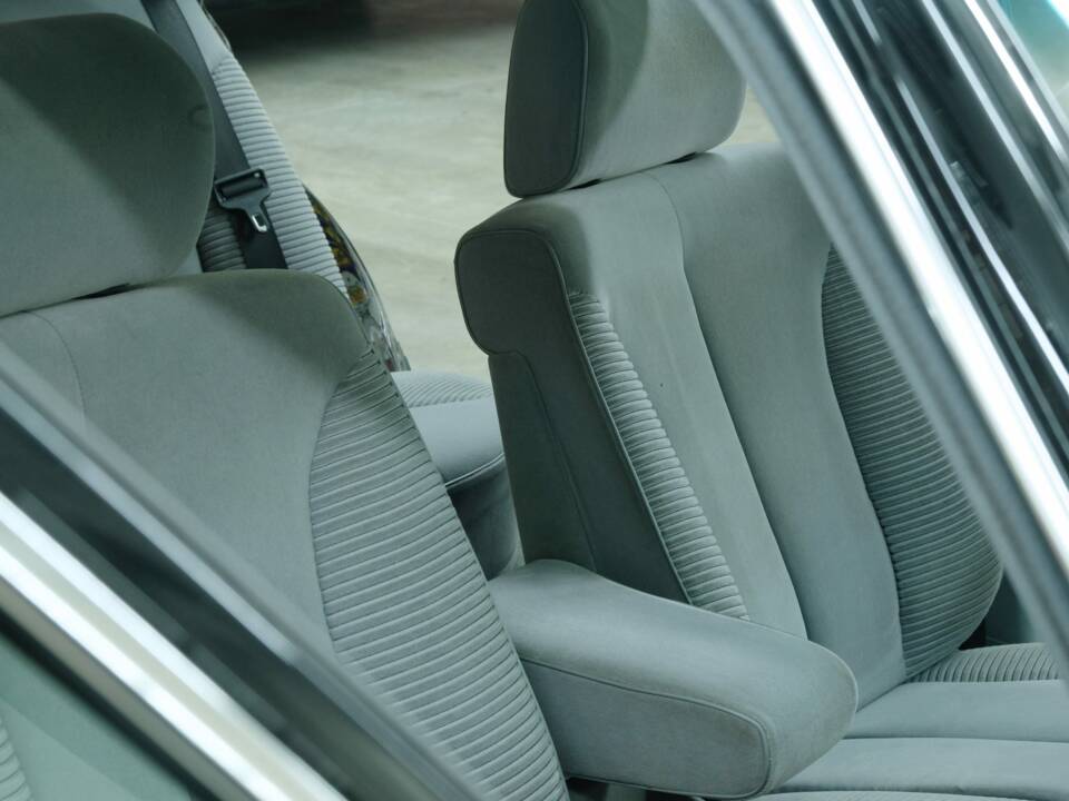 Bild 30/50 von Mercedes-Benz 300 SEL (1991)