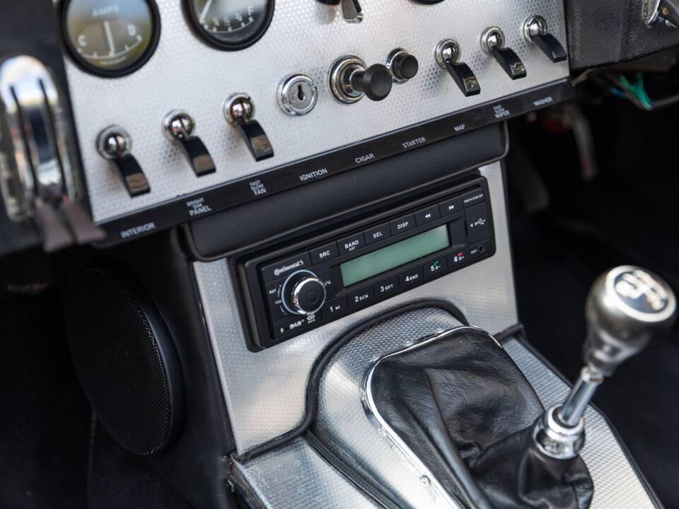 Image 19/44 of Jaguar E-Type 3.8 (1962)
