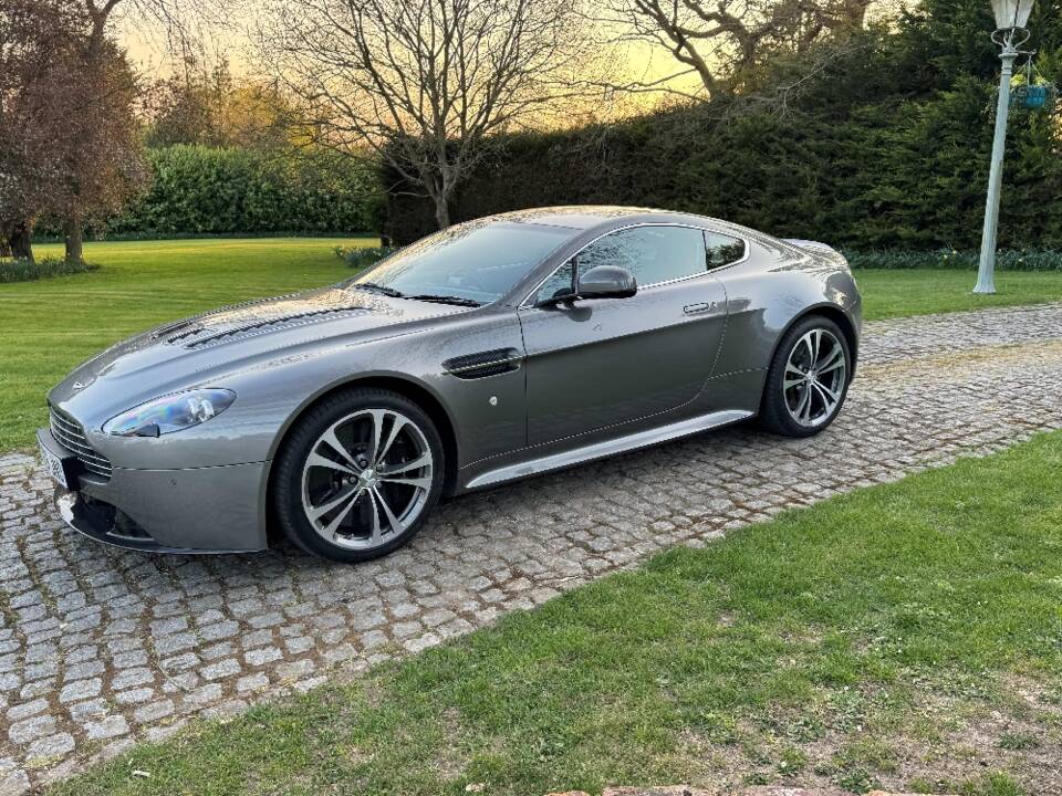 Afbeelding 46/49 van Aston Martin V12 Vantage (2009)