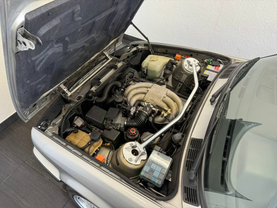 Immagine 21/50 di BMW 325i Touring (1992)