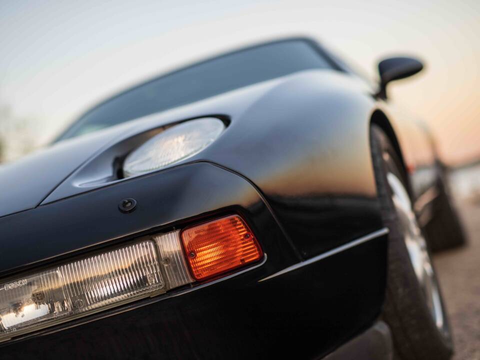 Image 4/63 of Porsche 928 GTS (1994)