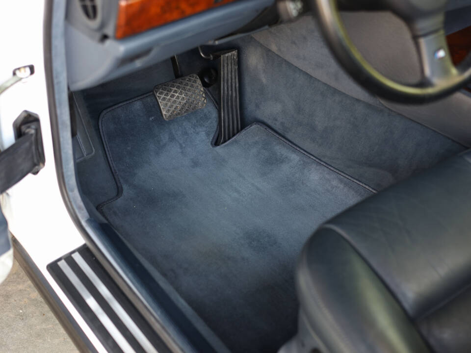 Bild 28/70 von BMW 735i (1991)