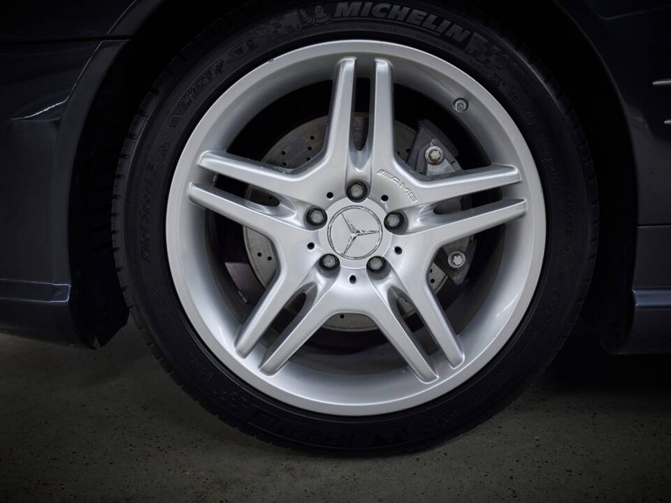 Image 28/99 de Mercedes-Benz SL 550 (2007)
