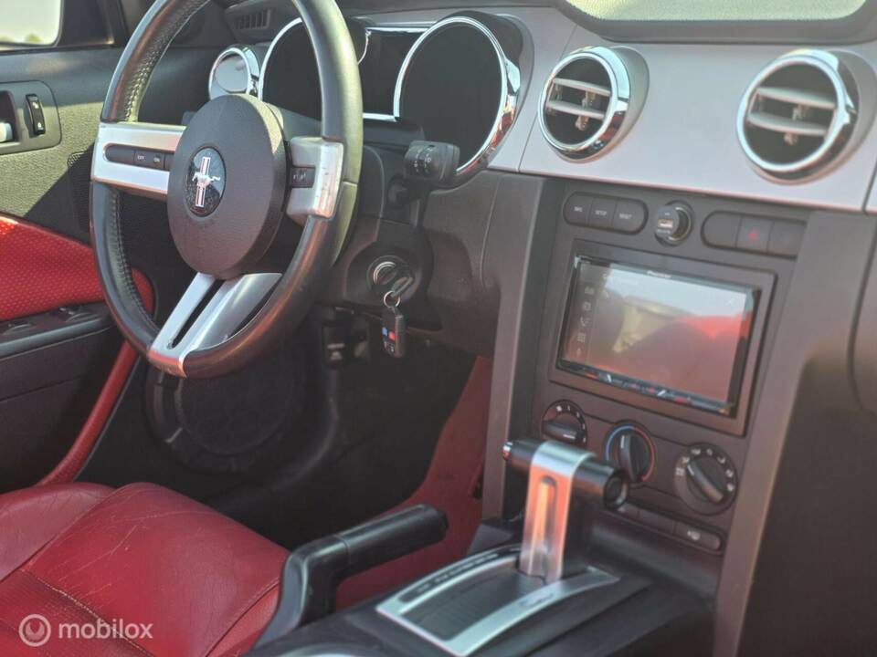 Bild 20/38 von Ford Mustang V6 (2006)