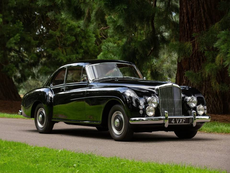 Image 7/50 of Bentley R-Type Continental (1953)