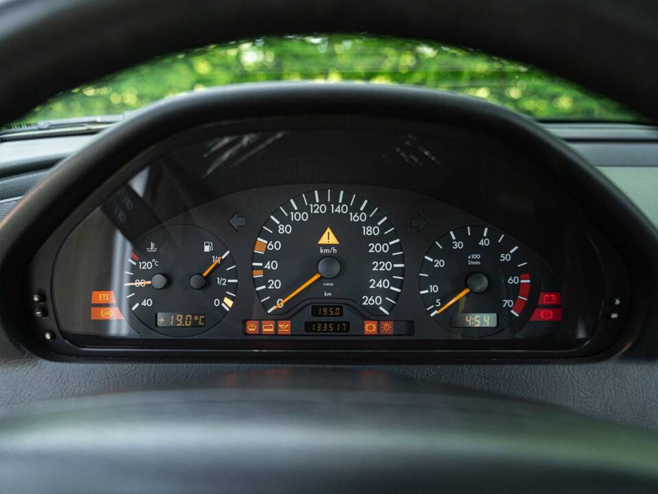 Immagine 44/50 di Mercedes-Benz C 200 Kompressor (1996)