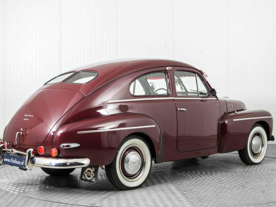Image 2/50 of Volvo PV 444 (1953)
