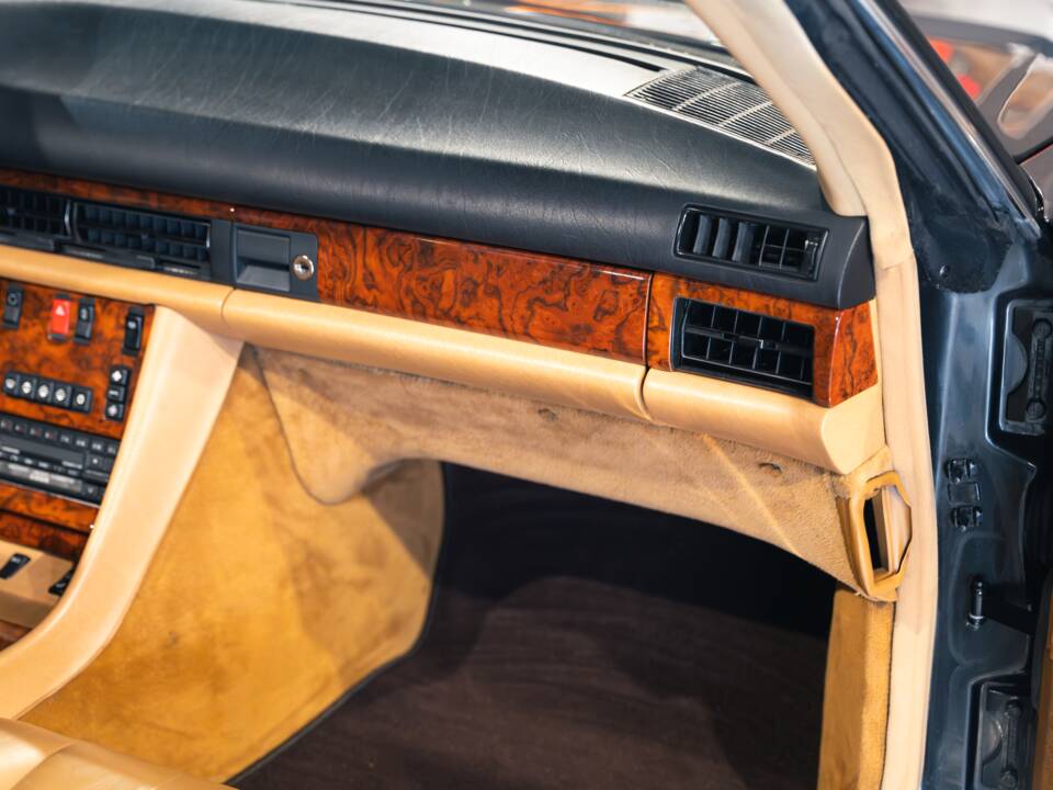Bild 29/37 von Mercedes-Benz 560 SEC (1990)