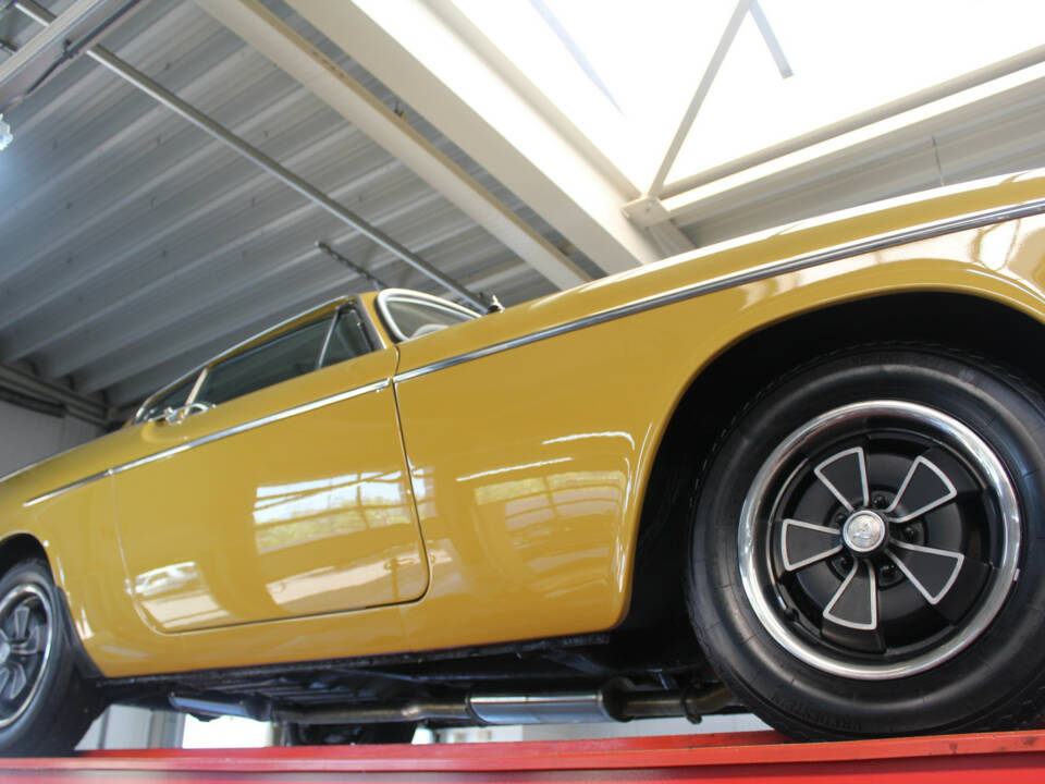 Image 11/50 of Volvo 1800 E (1971)