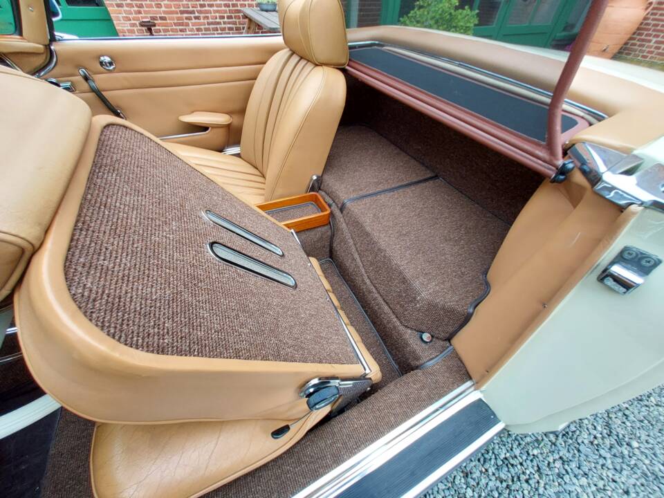 Image 13/15 de Mercedes-Benz 230 SL (1965)