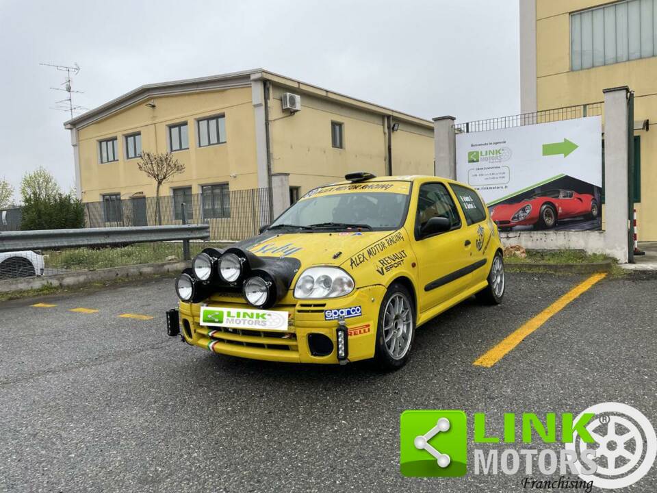 Imagen 2/10 de Renault Clio II 2.0 16V Sport (2000)