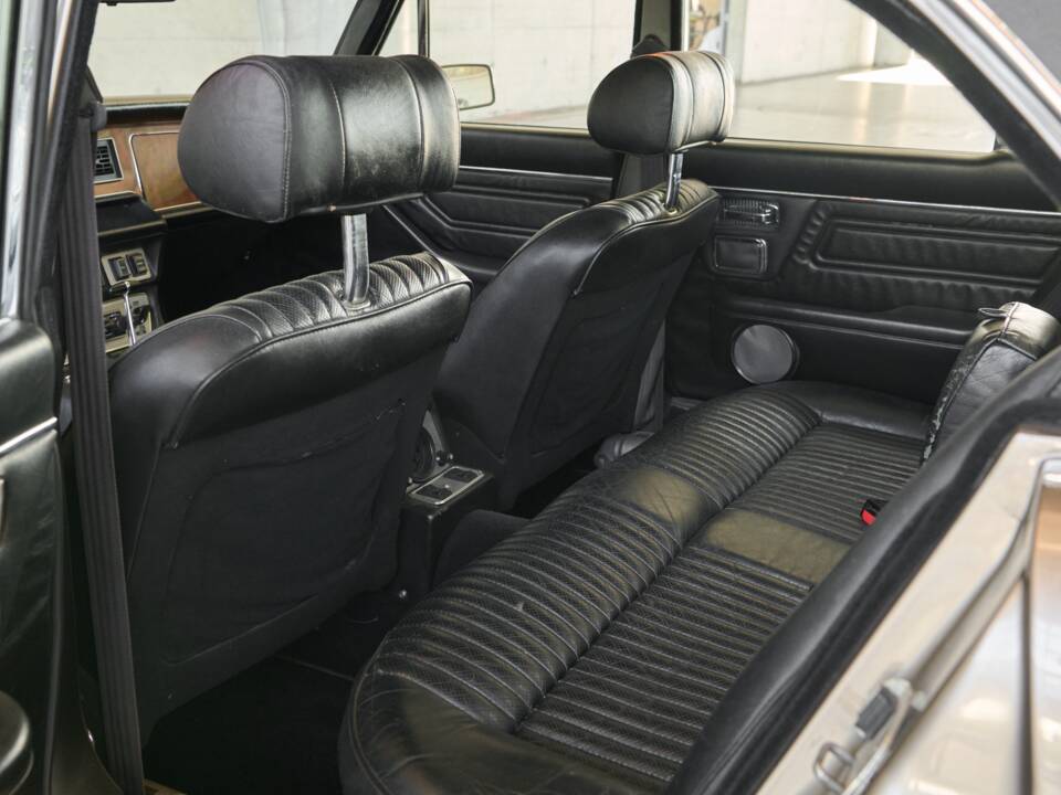 Bild 42/50 von Jaguar XJ 6 L 4.2 (1975)