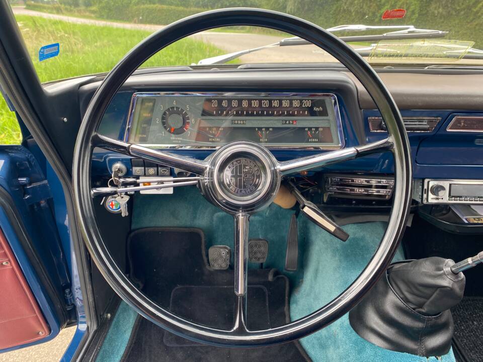 Image 17/75 of Alfa Romeo Giulia 1300 TI (1966)