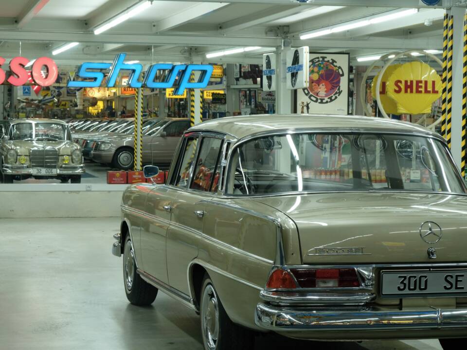Image 12/50 of Mercedes-Benz 300 SE (1964)