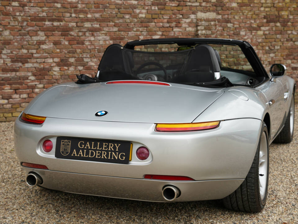 Image 16/50 of BMW Z8 (2000)