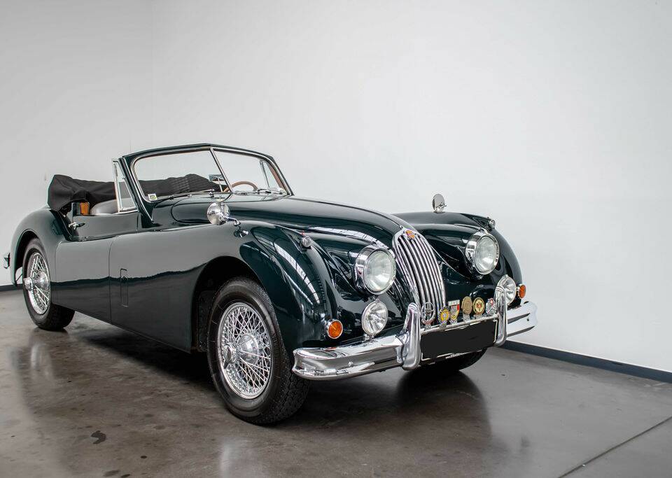Image 4/8 de Jaguar XK 140 DHC (1956)