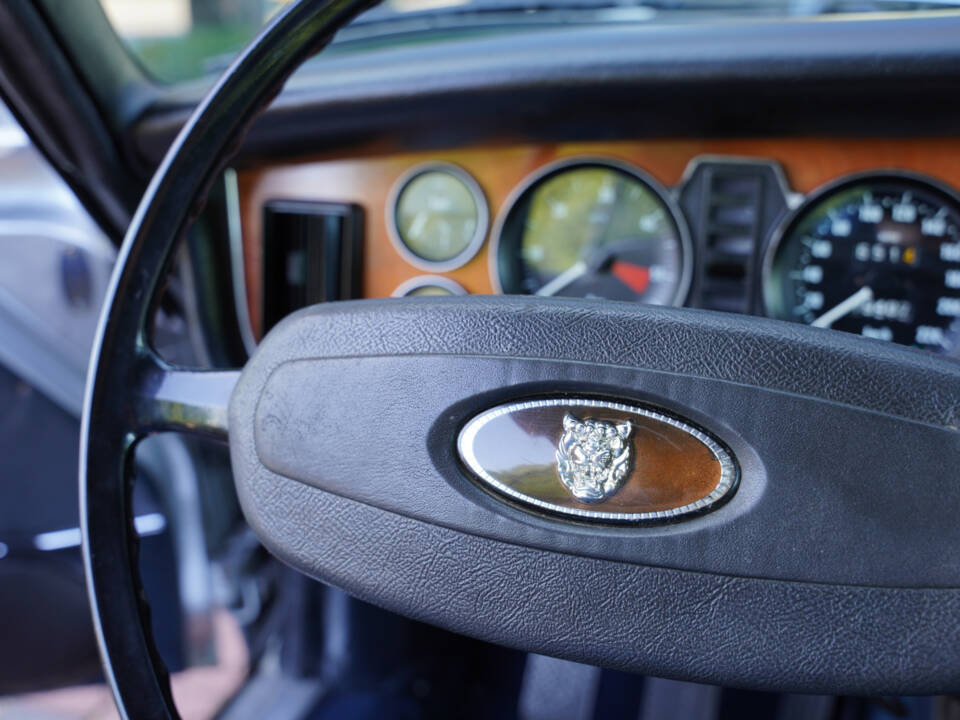 Bild 28/50 von Jaguar XJ 6 C 4.2 (1975)