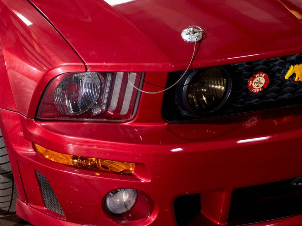 Image 33/68 of Ford Mustang GT (2005)