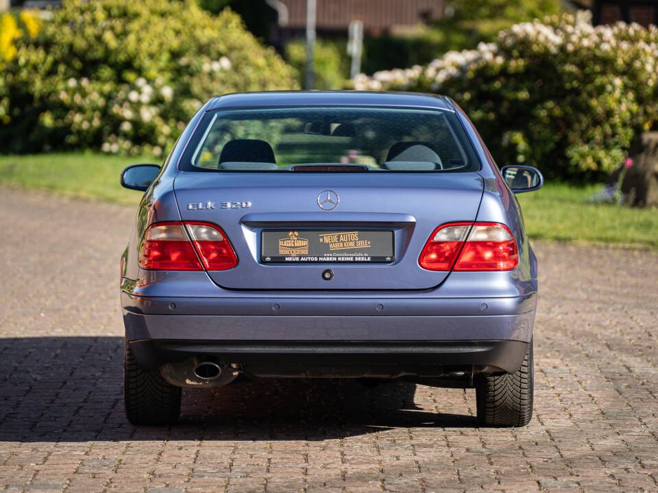 Bild 16/58 von Mercedes-Benz CLK 320 (1999)