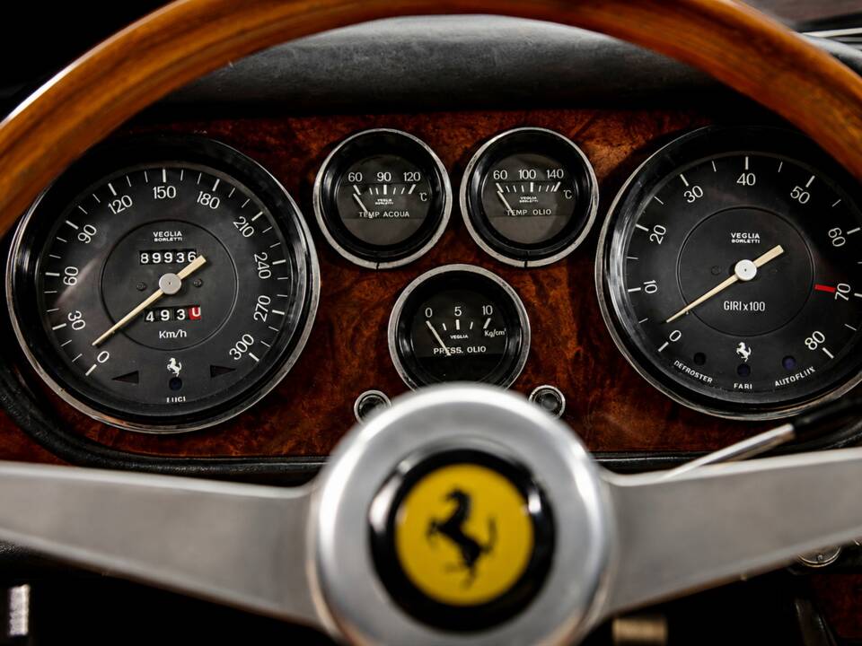 Image 8/11 of Ferrari 330 GTC (1967)