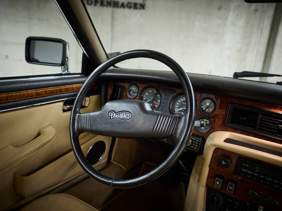 Afbeelding 55/99 van Daimler Double Six (1993)